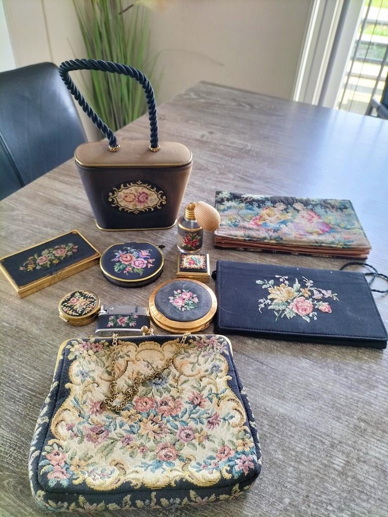 Prachtige Oude lot petit point tasjes enzovoort., Antiek en Kunst, Verzenden