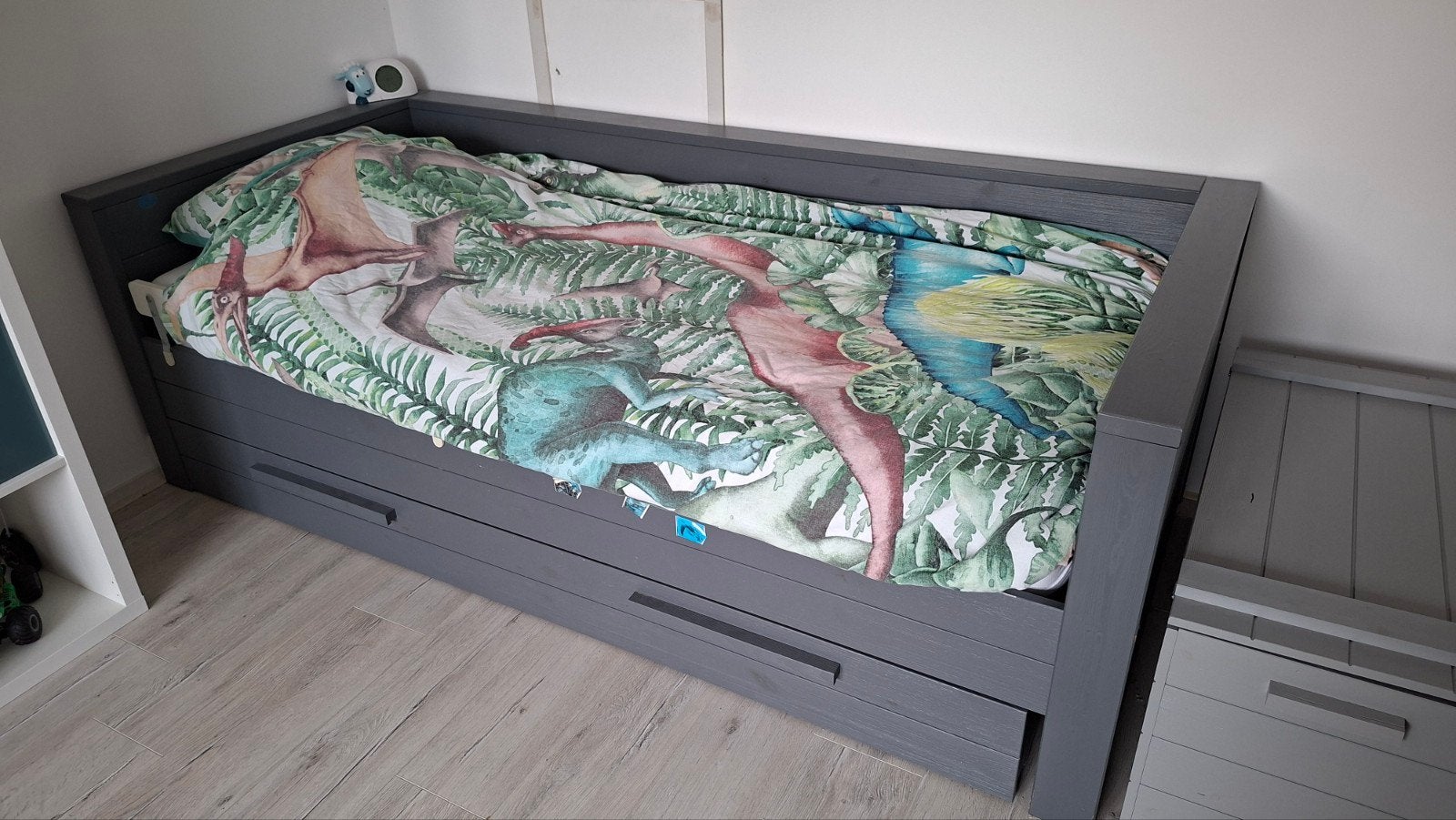 Woood Bedbank Dennis - Grijs Hout, Ophalen, 90 cm, Eenpersoons, Zo goed als nieuw