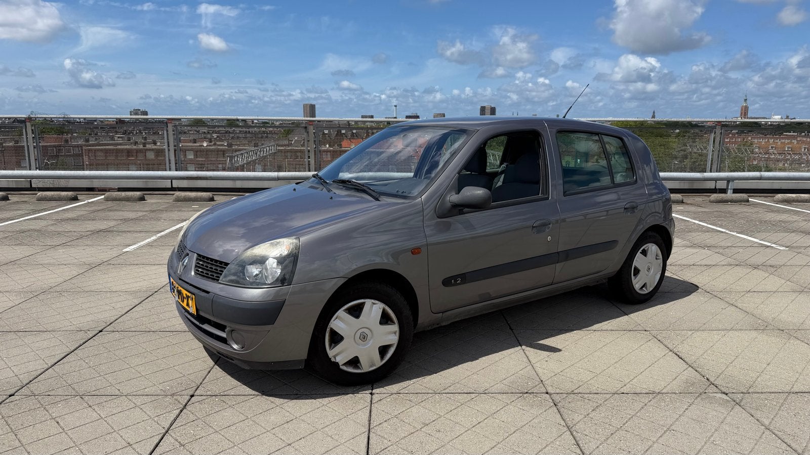 Renault Clio 2004 |NIEUWE APK|ELEK RAMEN|BOEKJES AANWEZIG, Auto's, 74 pk, Origineel Nederlands, Bedrijf, Handgeschakeld