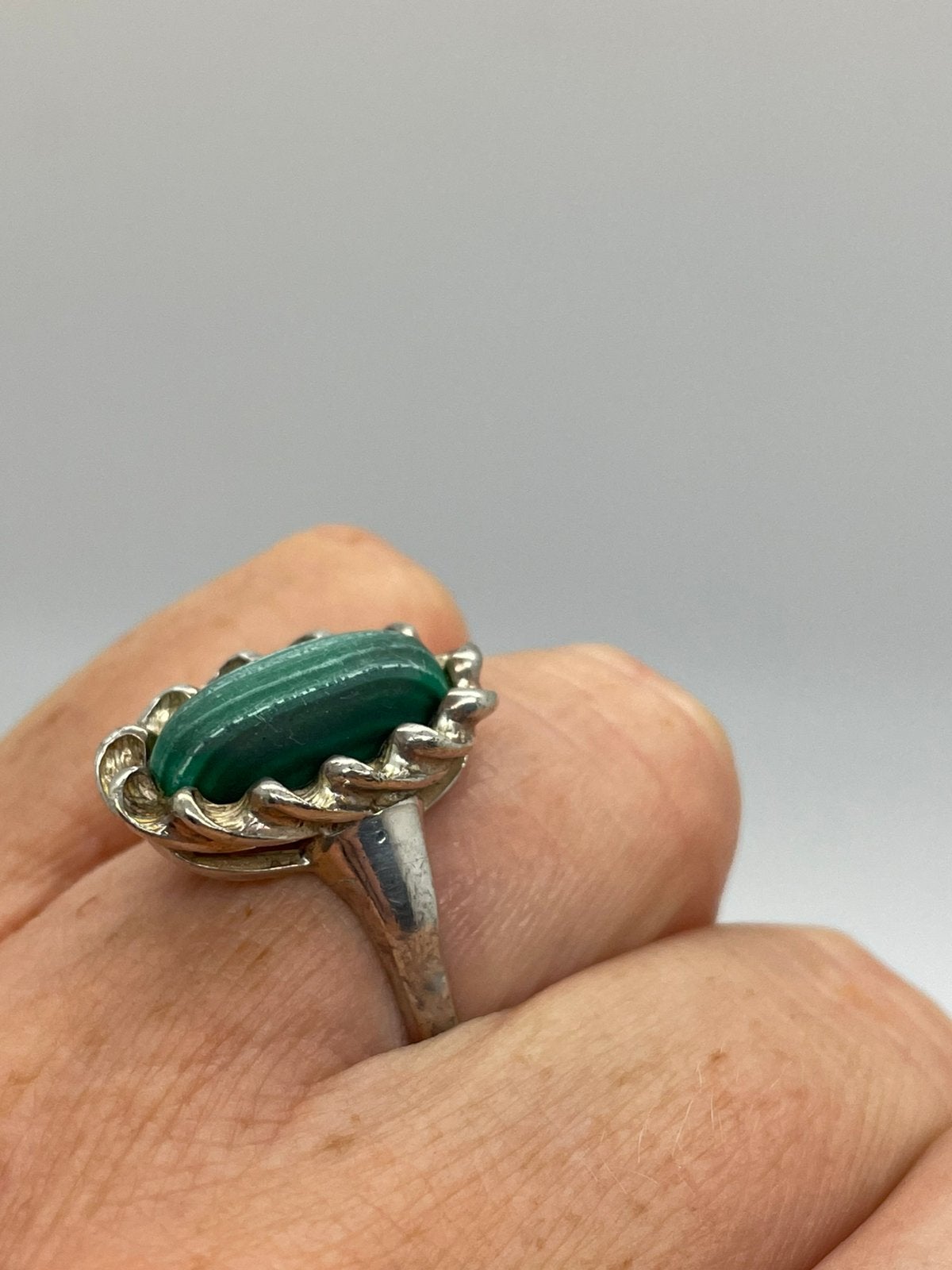 E979 Prachtige zilveren malachiet ring (verstelbaar), Ophalen of Verzenden, X, Met edelsteen, Dame