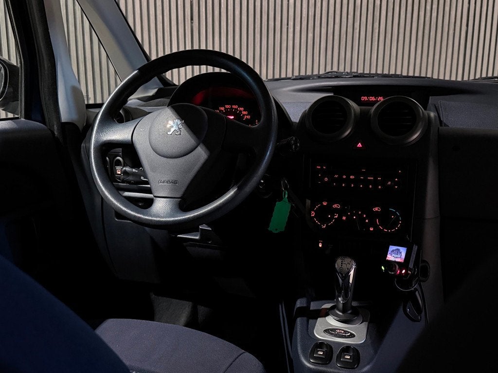Peugeot 1007 1.4 Urban | Automaat | Nap | Hoge instap, Auto's, Zwart, 4 cilinders, 49 €/maand, Origineel Nederlands