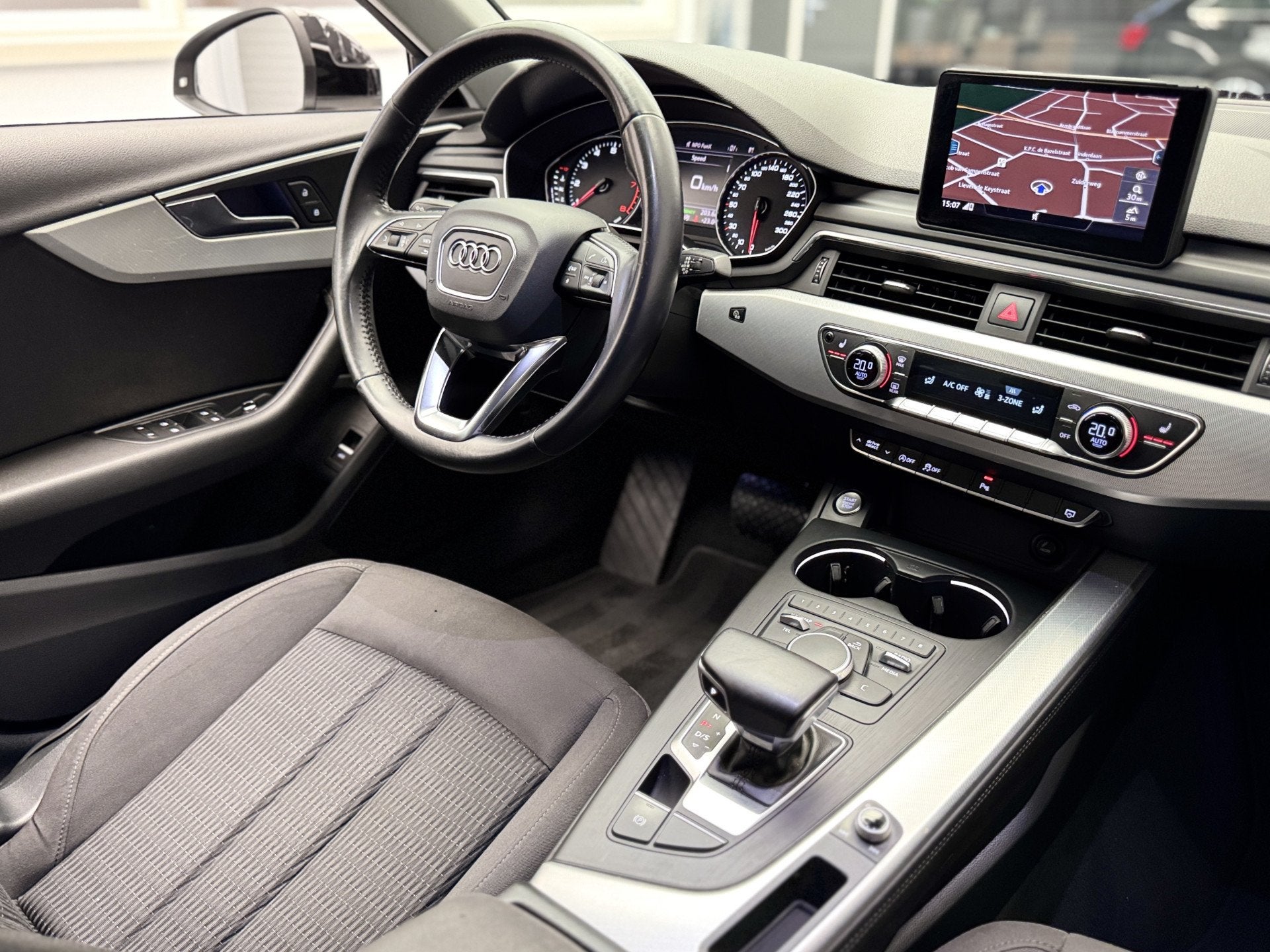 Foto 3 van Audi A4 Limousine 2.0 TFSI 2015 Nieuwe generatie, 191pk, Mat