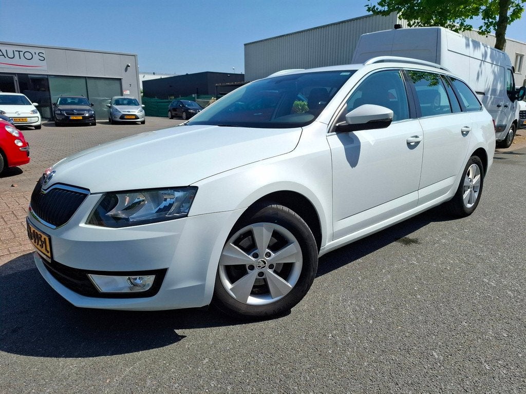 Skoda Octavia Combi 1.4 TSI Greentech Style CLIMA/CRUISE/NAV, Auto's, Voorwielaandrijving, Stof, Gebruikt, 4 cilinders