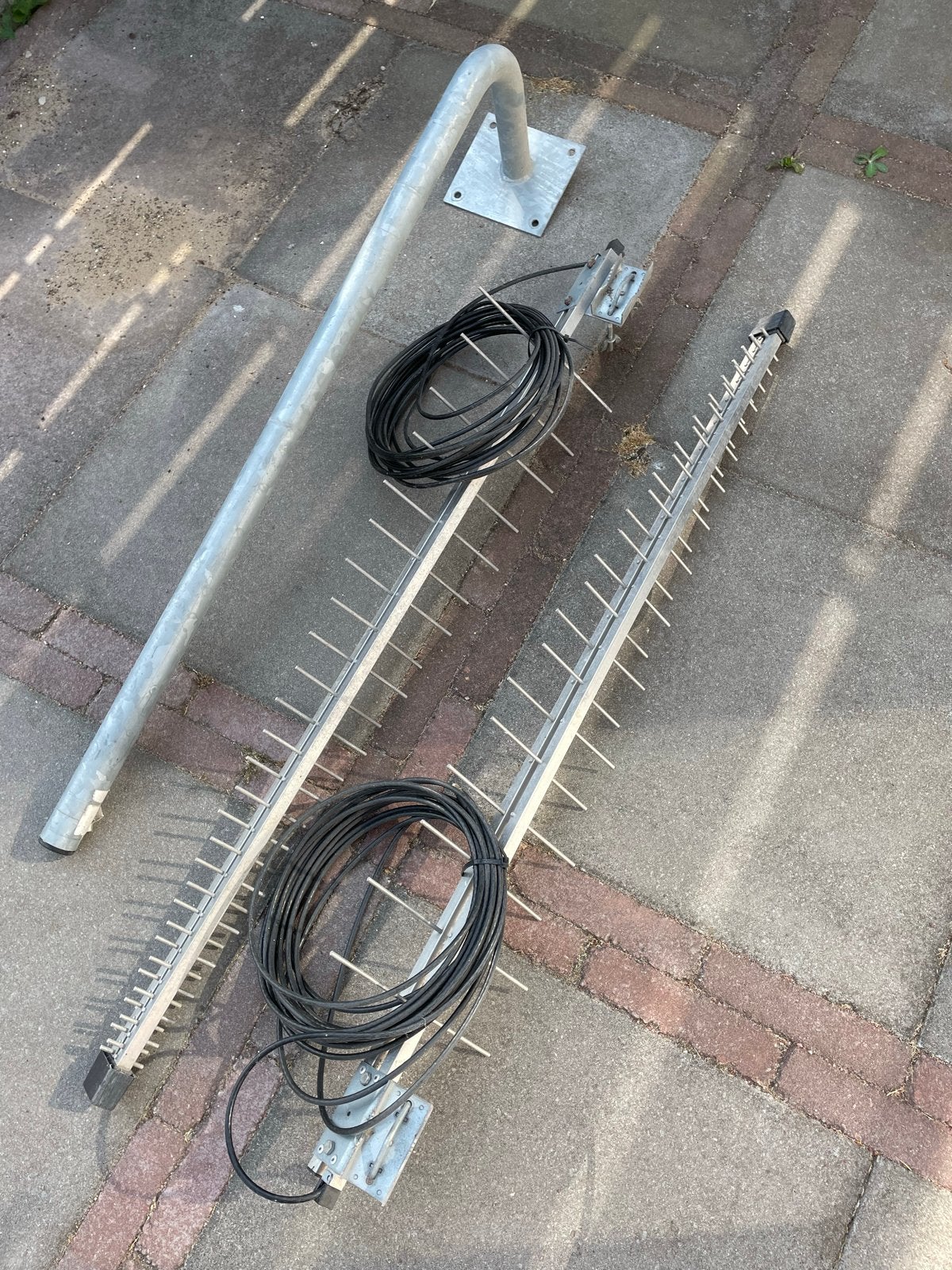 Kpn buiten antennes met muursteun en kabels, Ophalen, Gebruikt, Antenne