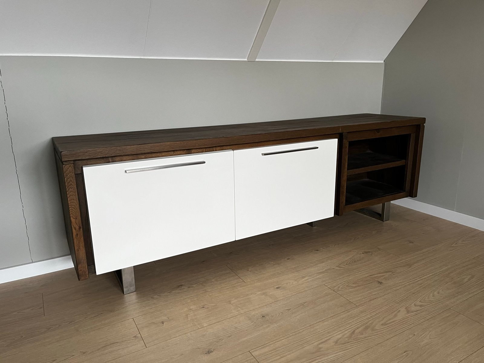 Xooon Dressoir/TV-meubel van eikenhout met witte fronten, Ophalen, Gebruikt, 150 tot 200 cm, Eikenhout