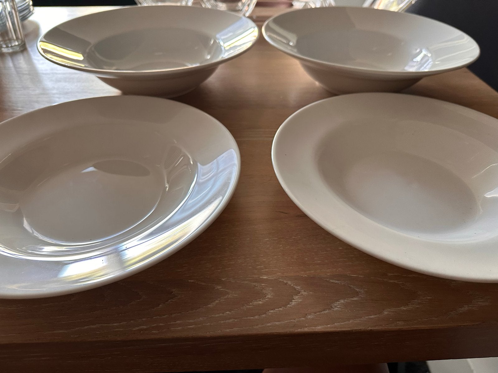 Gratis 4x Witte diepe borden/schalen, Huis en Inrichting, Keuken | Servies, Ophalen, Gebruikt, Keramiek, Bord(en)
