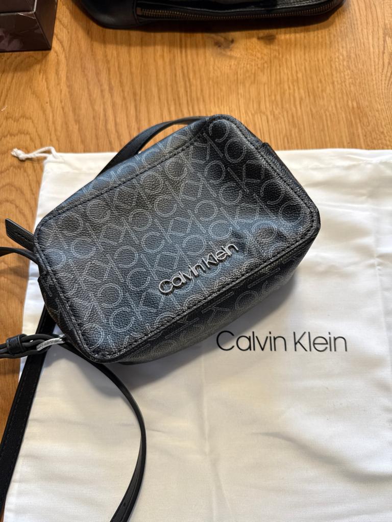Calvin Klein Tas- crossbody, Sieraden, Tassen en Uiterlijk, Ophalen of Verzenden, Nieuw, Zwart, Overige merken