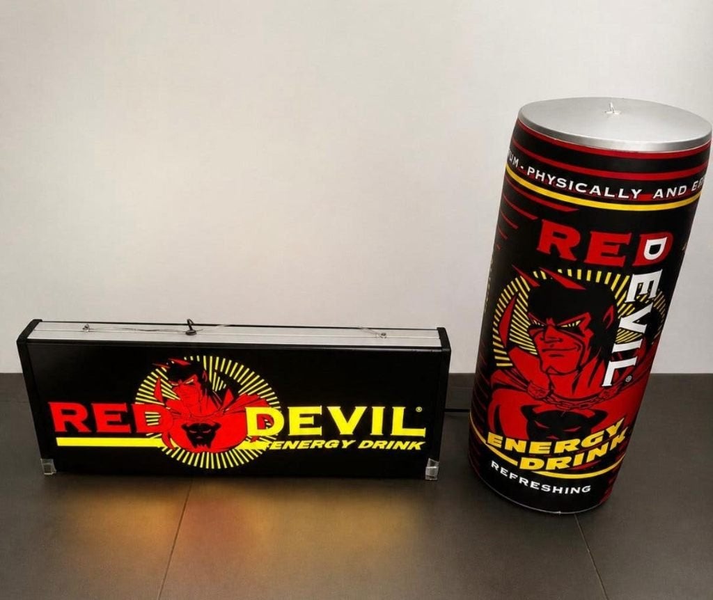 Neon vintage Energy Drink Licht reklame Red Devil, Verzamelen, Ophalen, Gebruikt, Lichtbak of (neon) lamp