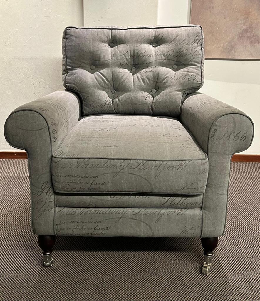 UrbanSofa, 2 zgan fauteuils in grijs met tekst, Ophalen, 75 tot 100 cm, Zo goed als nieuw, Stof