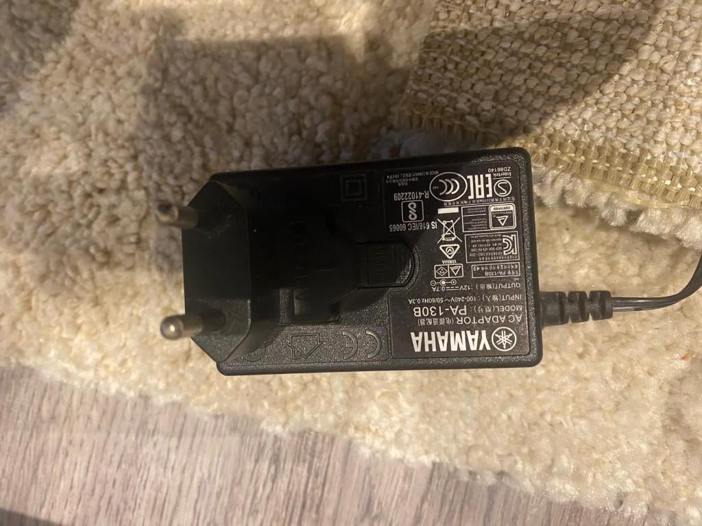 yamaha piaggero np12 met yamaha PA130B, Ophalen, Zo goed als nieuw, 61 toetsen, Yamaha