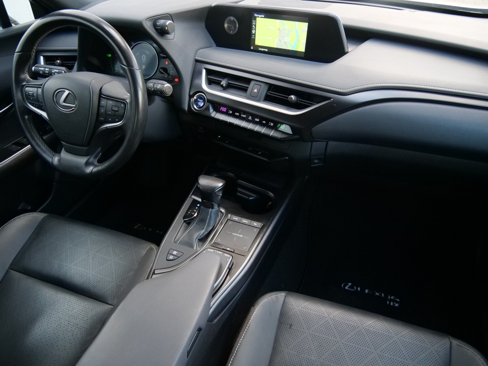 Lexus UX 250h 184pk Luxury Line Automaat Leder / Apple Carpl, Auto's, Lexus, Gebruikt, 4 cilinders, Automatische klimaatregeling