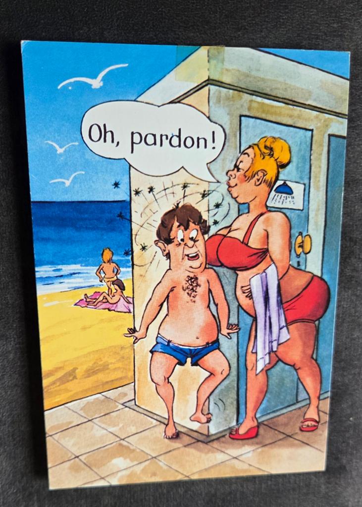 Man botst tegen de grote borsten van  vrouw in bikini, Verzenden, Gelopen, Overige thema's