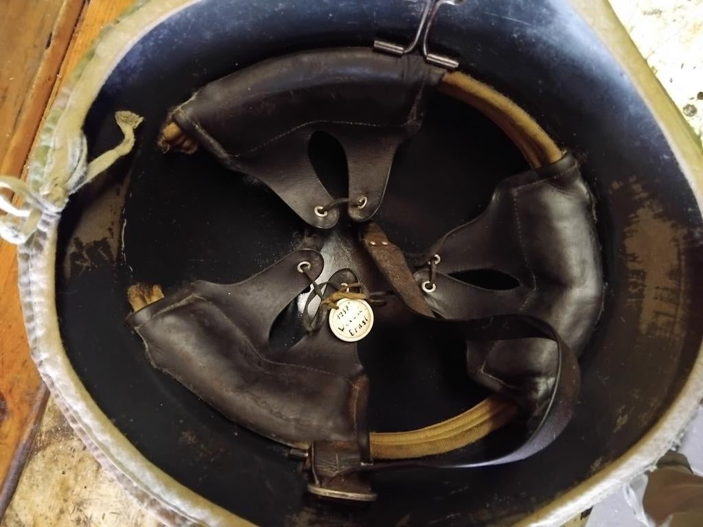 Zwitserse leger helm op naam pre WW2 met cammo overtrek, Verzamelen, Ophalen of Verzenden