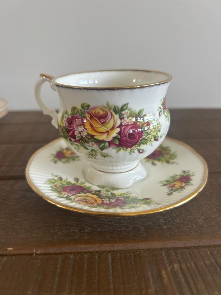 Elisabethan Staffordshire Kop en Schotel - Handbeschilderd, Antiek en Kunst, Ophalen of Verzenden