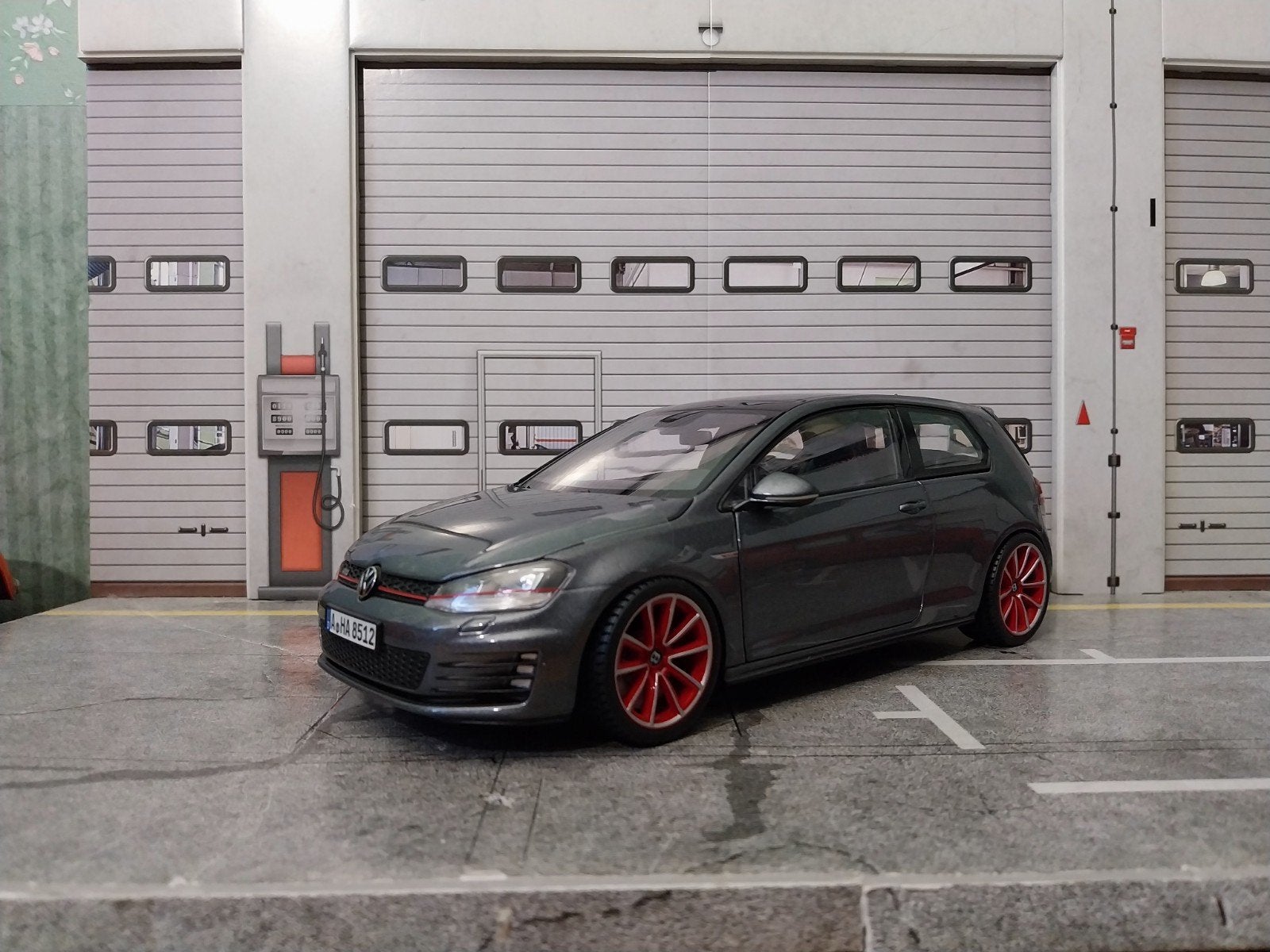 Verlaagde volkswagen golf mk7 gti op Bently velgen, Hobby en Vrije tijd, Ophalen of Verzenden, Zo goed als nieuw, Auto, Norev