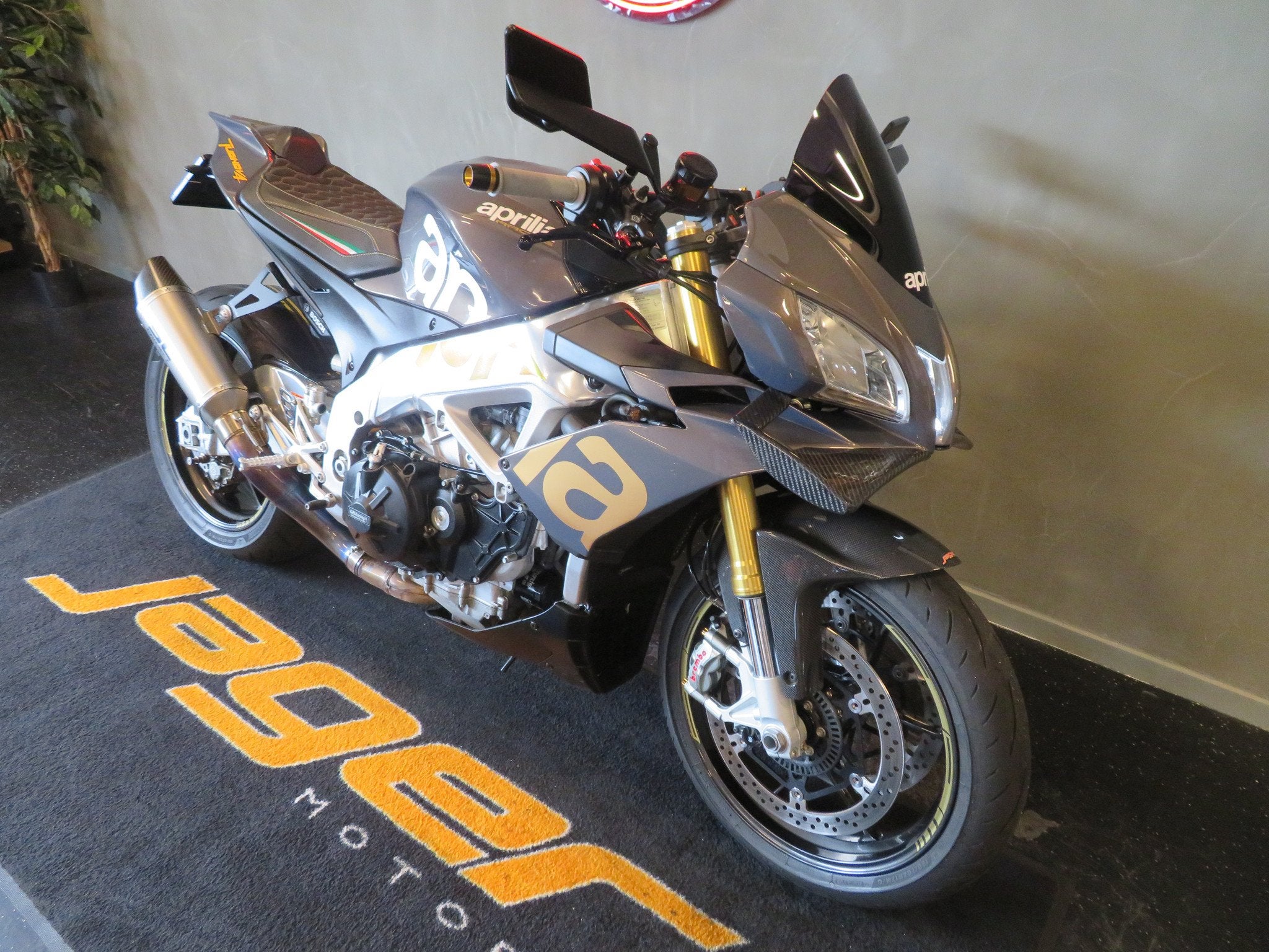 Aprilia TUONO V4 R APRC SC-PROJECT (bj 2017), Motoren, Motoren | Aprilia, Bedrijf, Naked bike