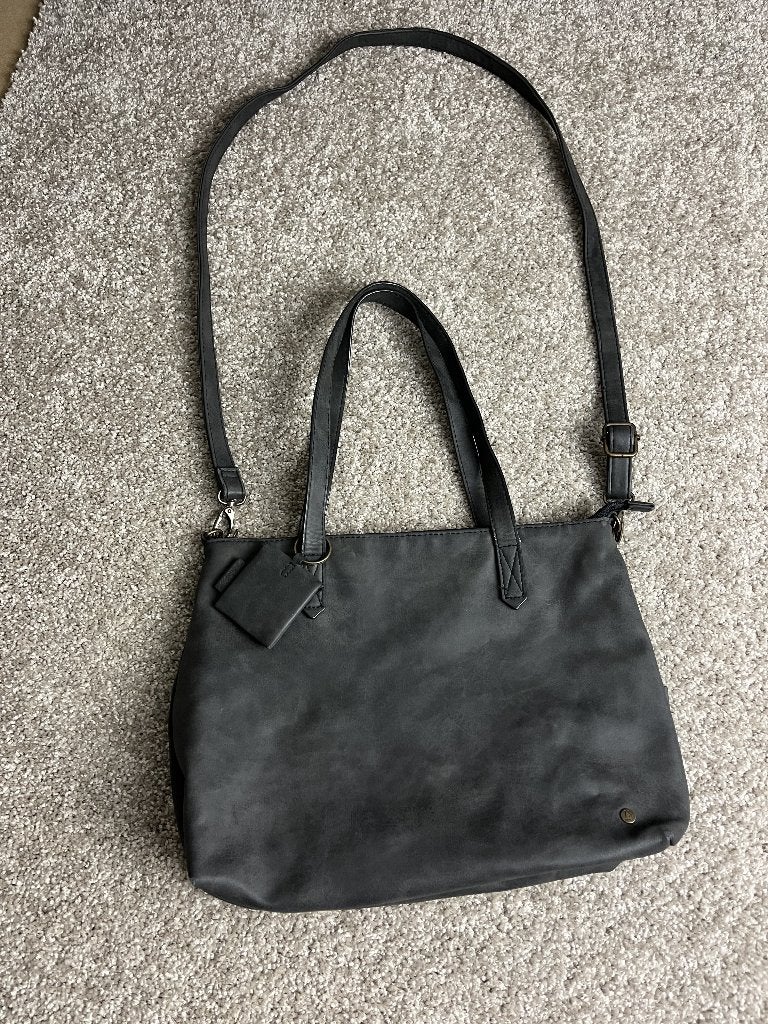 Handtas mat zwart van ZUSSS, Sieraden, Tassen en Uiterlijk, Tassen | Damestassen, Ophalen of Verzenden, Zo goed als nieuw, Zwart