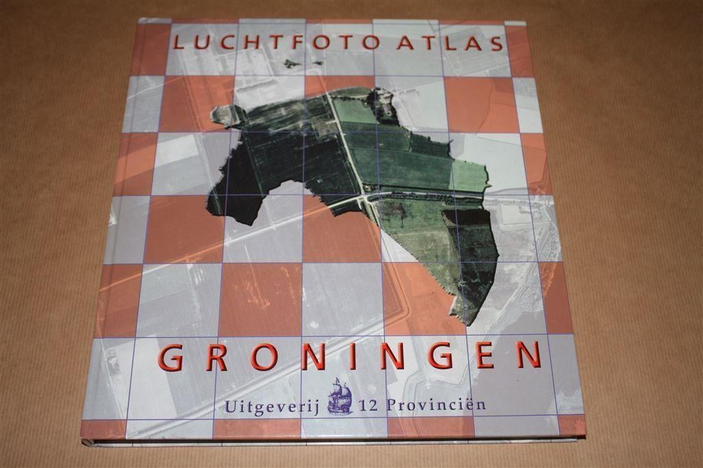 Luchtfoto-atlas Groningen. Loodrechtluchtfoto's., Boeken, Atlassen en Landkaarten, Gelezen, Ophalen of Verzenden, Landkaart, 1800 tot 2000