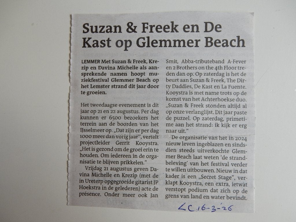 Suzan & Freek en de Kast op Glemmer Beach. artikel mrt '26., Ophalen of Verzenden, 1980 tot heden, Nederland, Knipsel(s)