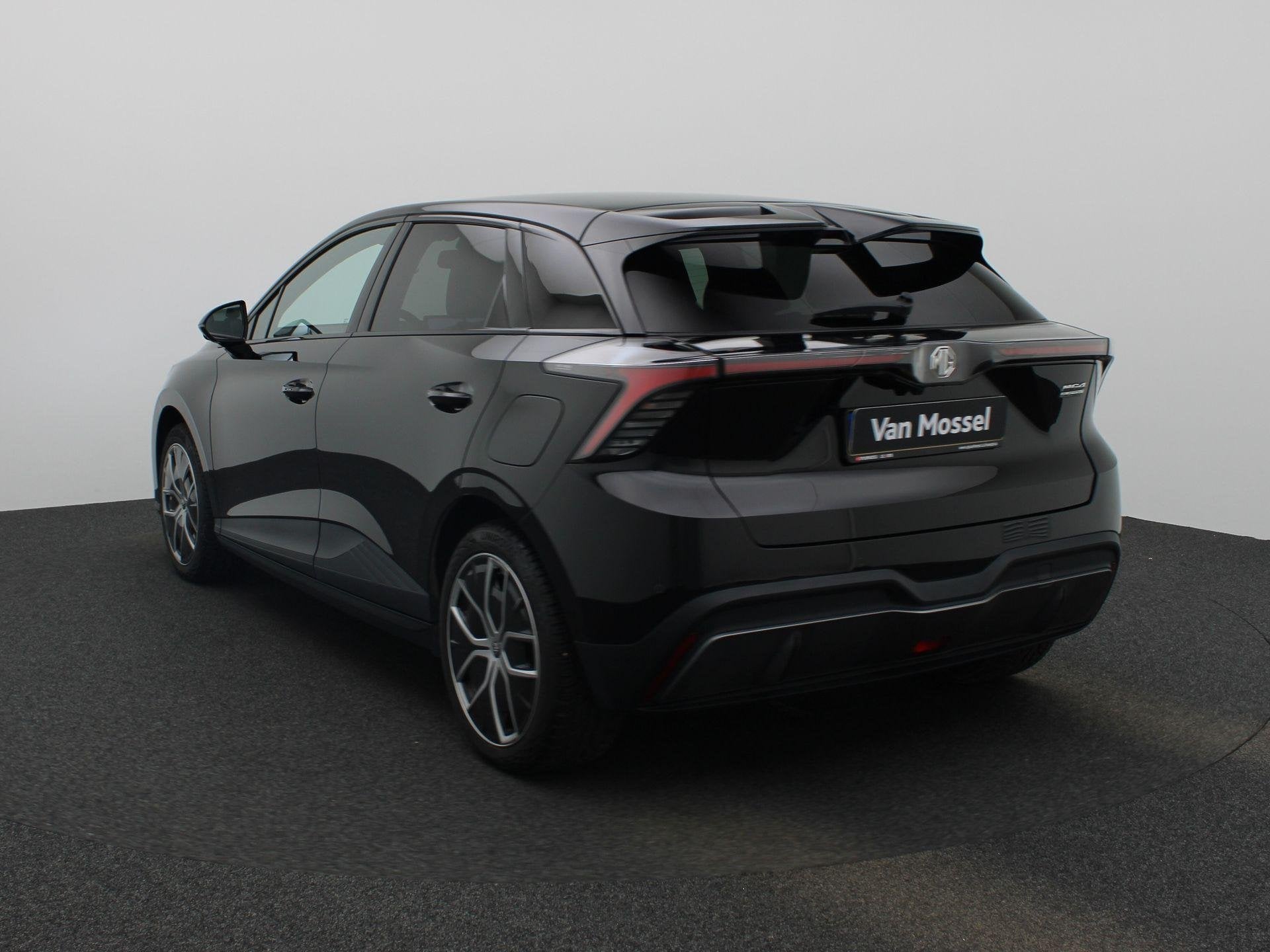 MG 4 Long Range Luxury 64 kWh | Navi | Led Koplampen | 360 C, Auto's, MG, Automaat, 12 maanden, Gebruikt, 1675 kg