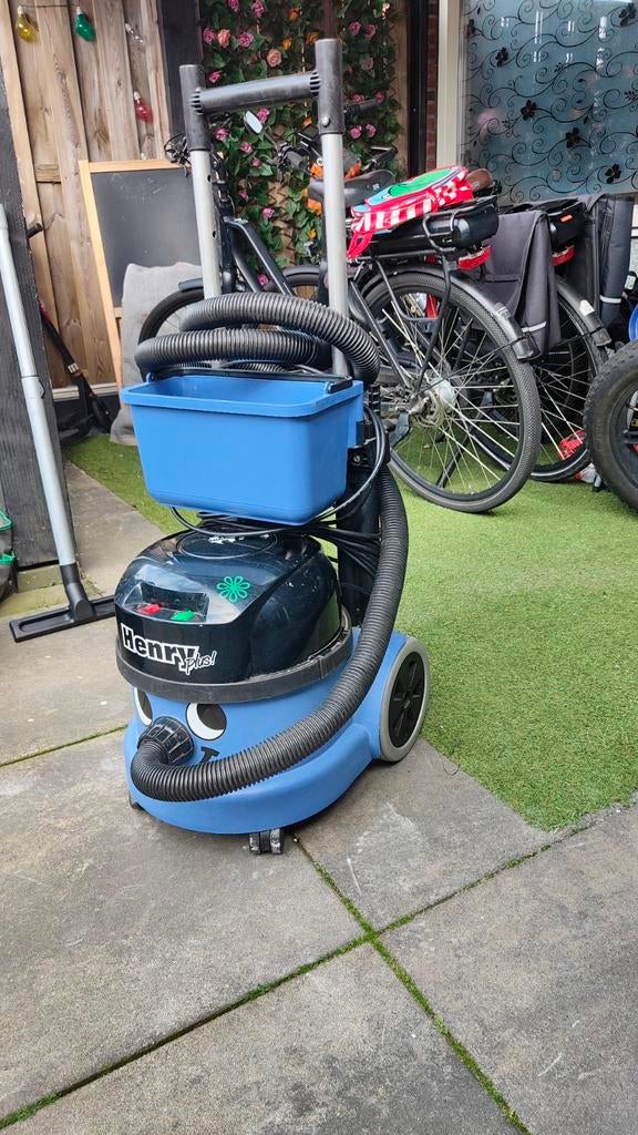 Numatic Henry plus Stofzuiger, Ophalen