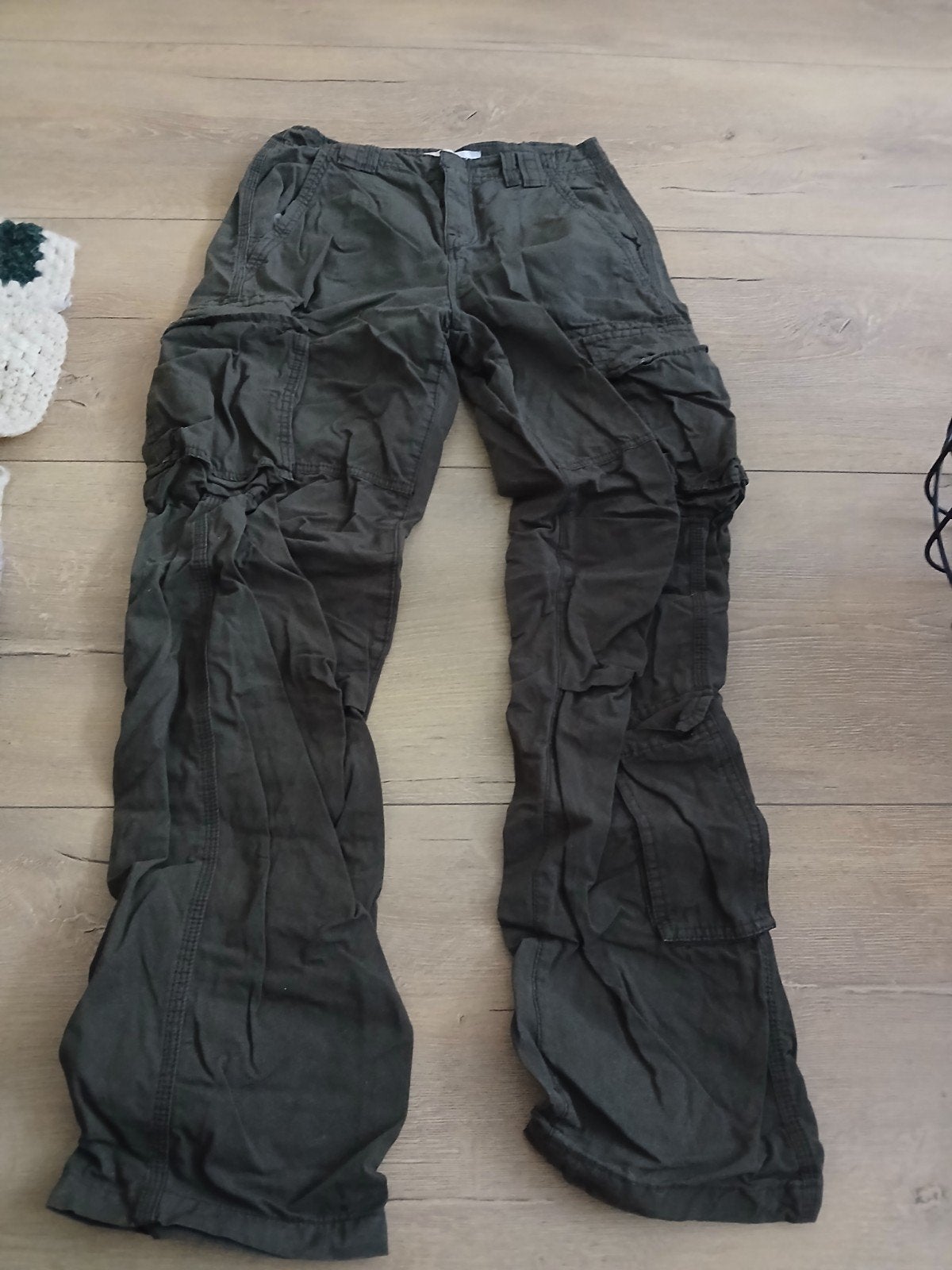 Bershka cargo broek maat 36 (S) in het groen, Maat 36 (S), Lang, Gedragen, Groen