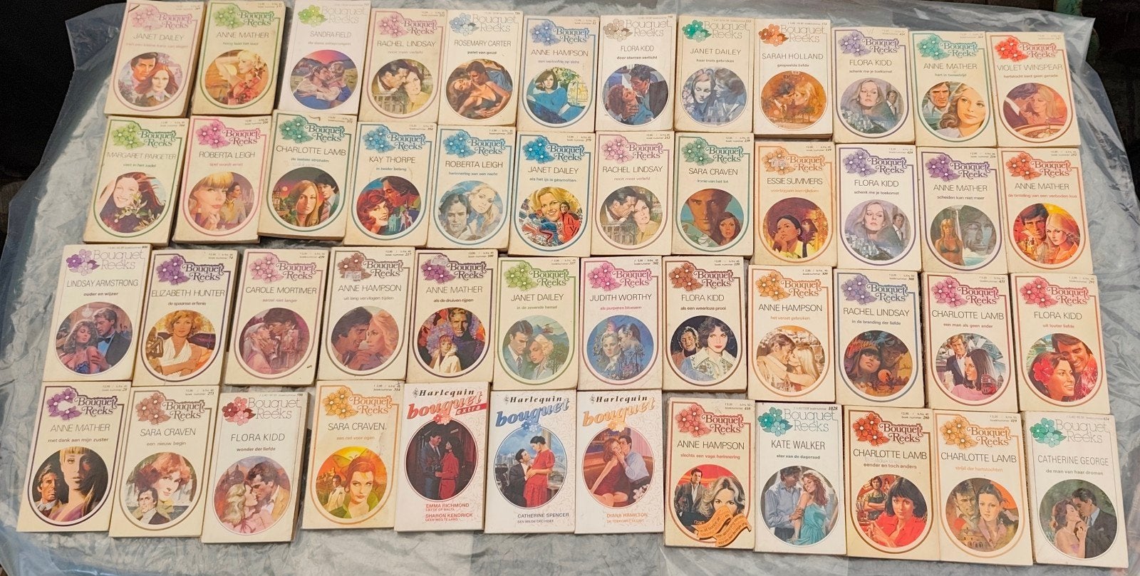 Grote collectie Harlequin Bouquet romans - Diverse titels, Ophalen of Verzenden, Zo goed als nieuw