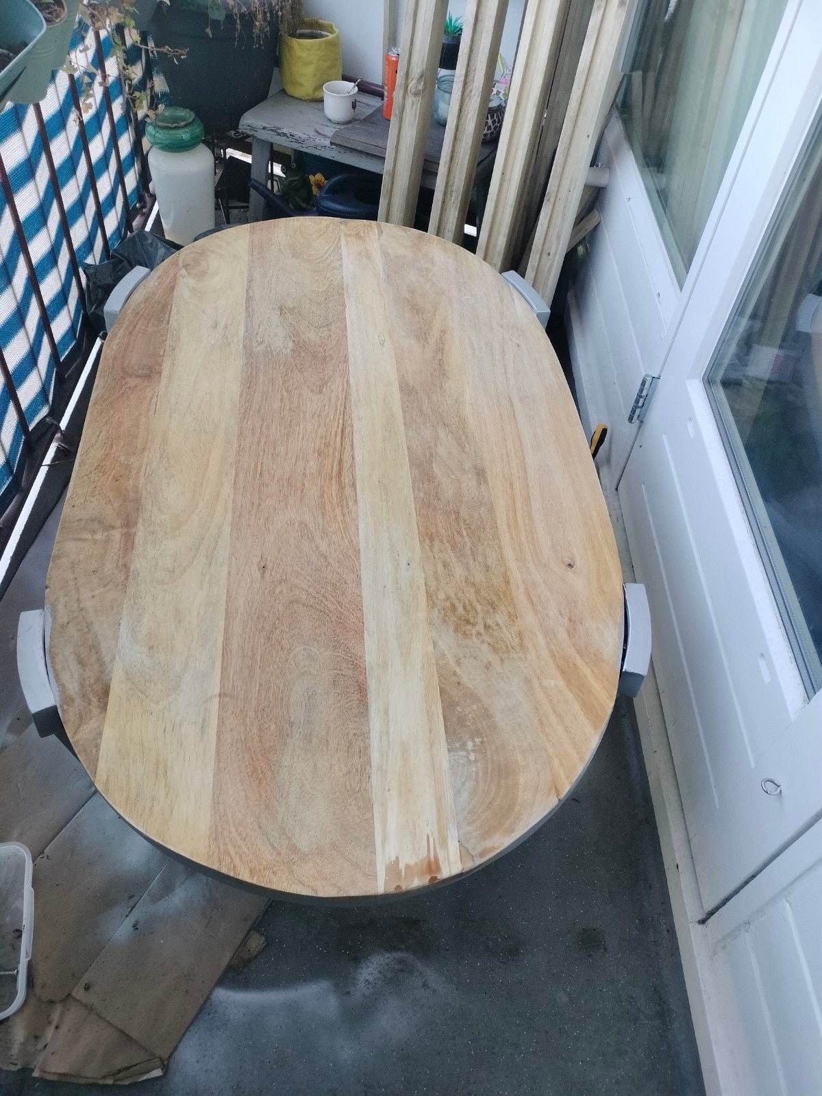 Opgeknapte ovale tafel met metalen onderstel, Gebruikt, 200 cm of meer, 50 tot 100 cm, Ovaal