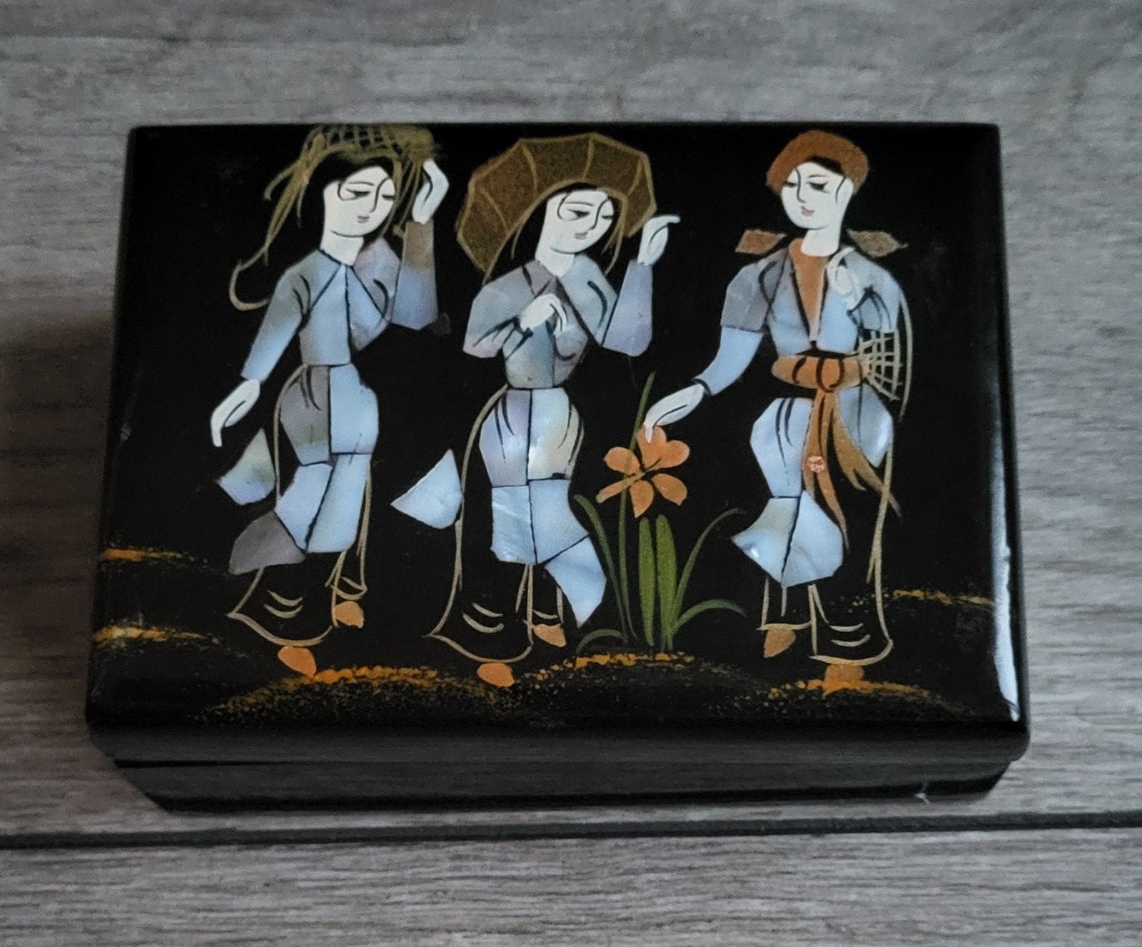 Vintage Oosterse Lakdoos met Parelmoer Inleg en Spiegel, Ophalen of Verzenden