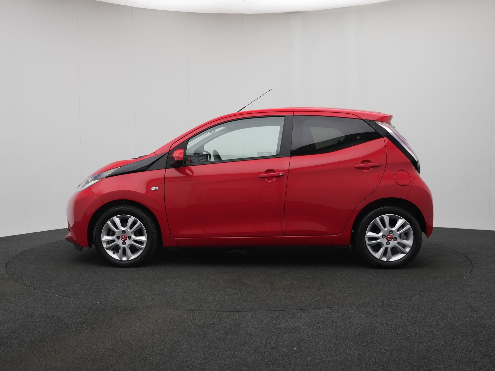 Toyota Aygo 1.0 VVT-i x Joy | Dealer Onderhouden | Achteruit, Voorwielaandrijving, Stof, Gebruikt, 4 stoelen