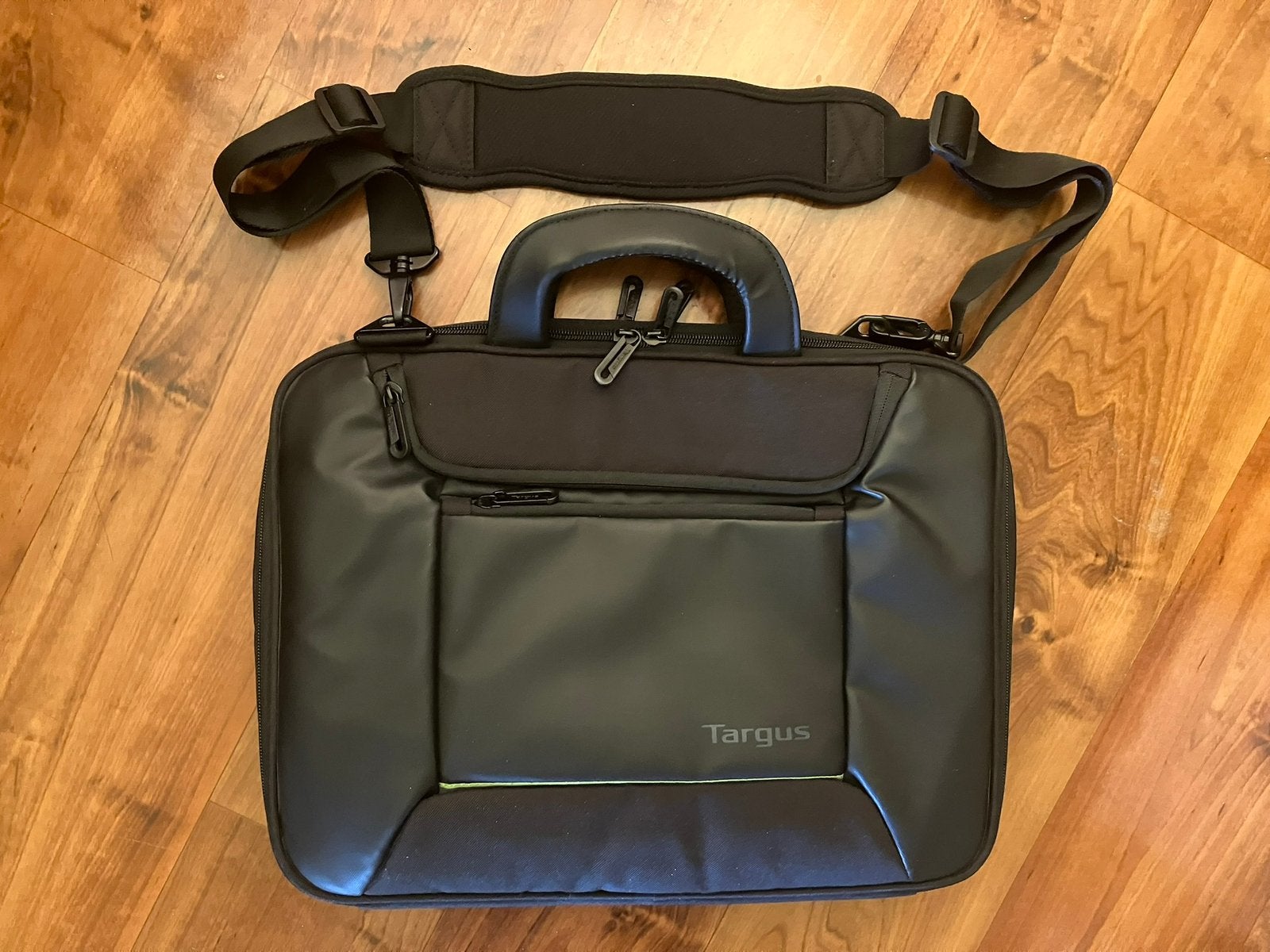 Targus tweevaks laptoptas / aktetas, 45x34x8 cm., Ophalen of Verzenden, 17 inch of meer, Zo goed als nieuw