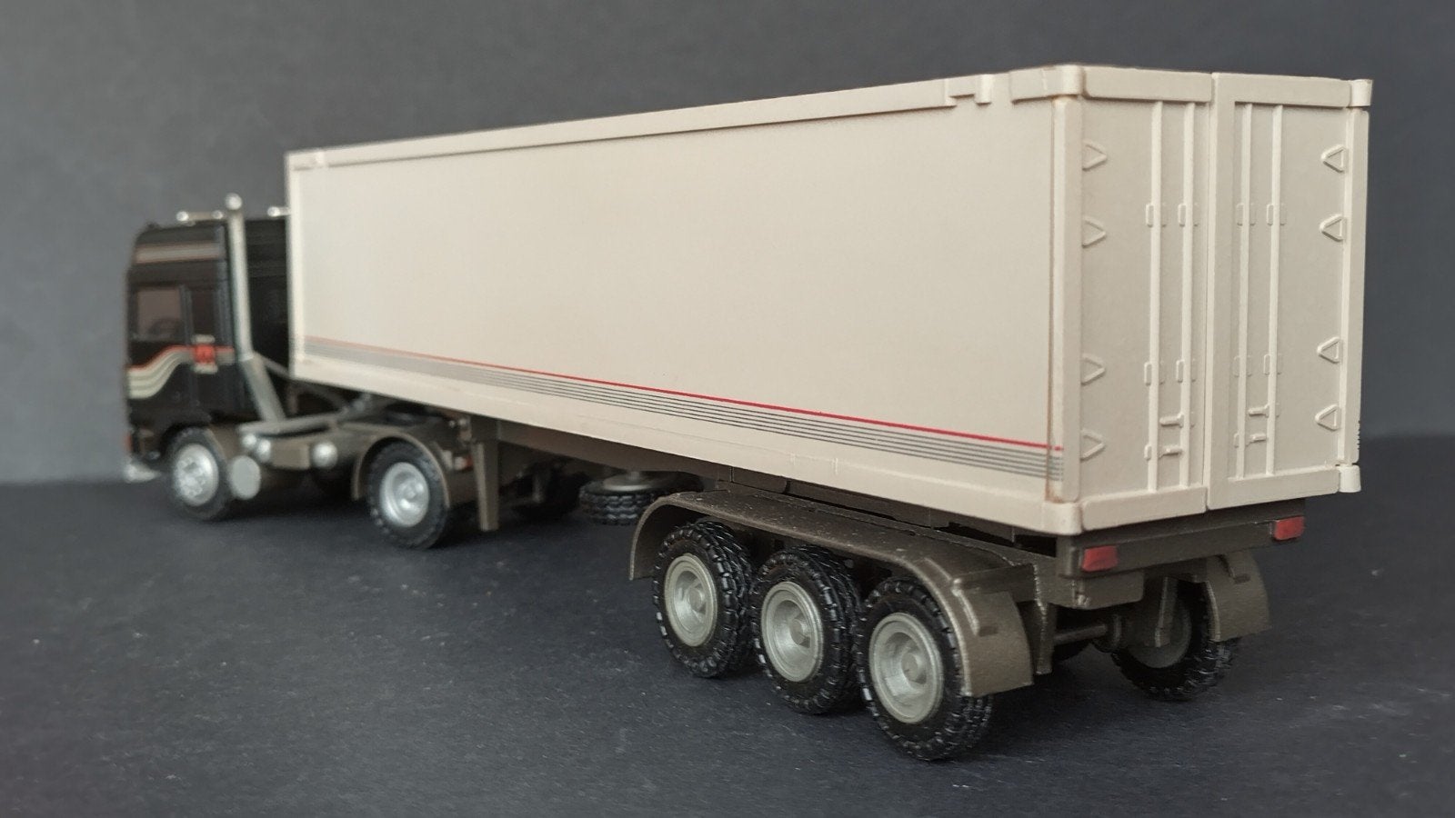 Volvo F16 Globetrotter 1:50 Conrad Pol, Hobby en Vrije tijd, Modelauto's | 1:50, Conrad, Germany, Ophalen of Verzenden, Zo goed als nieuw