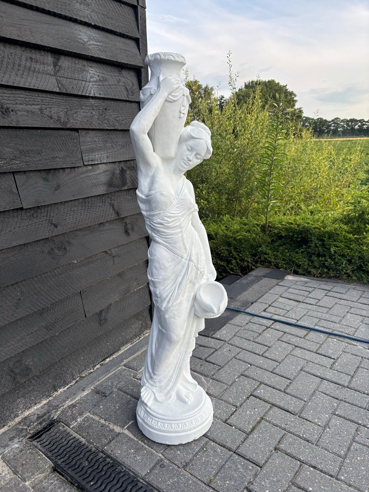 Elegante Vrouwenbeeld met Kruiken - Tuinbeeld, Ophalen, Zo goed als nieuw, Steen, Mensenbeeld