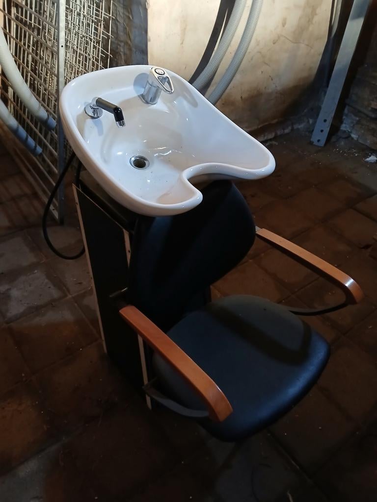 Salonkappers haarwasstoel, Ophalen