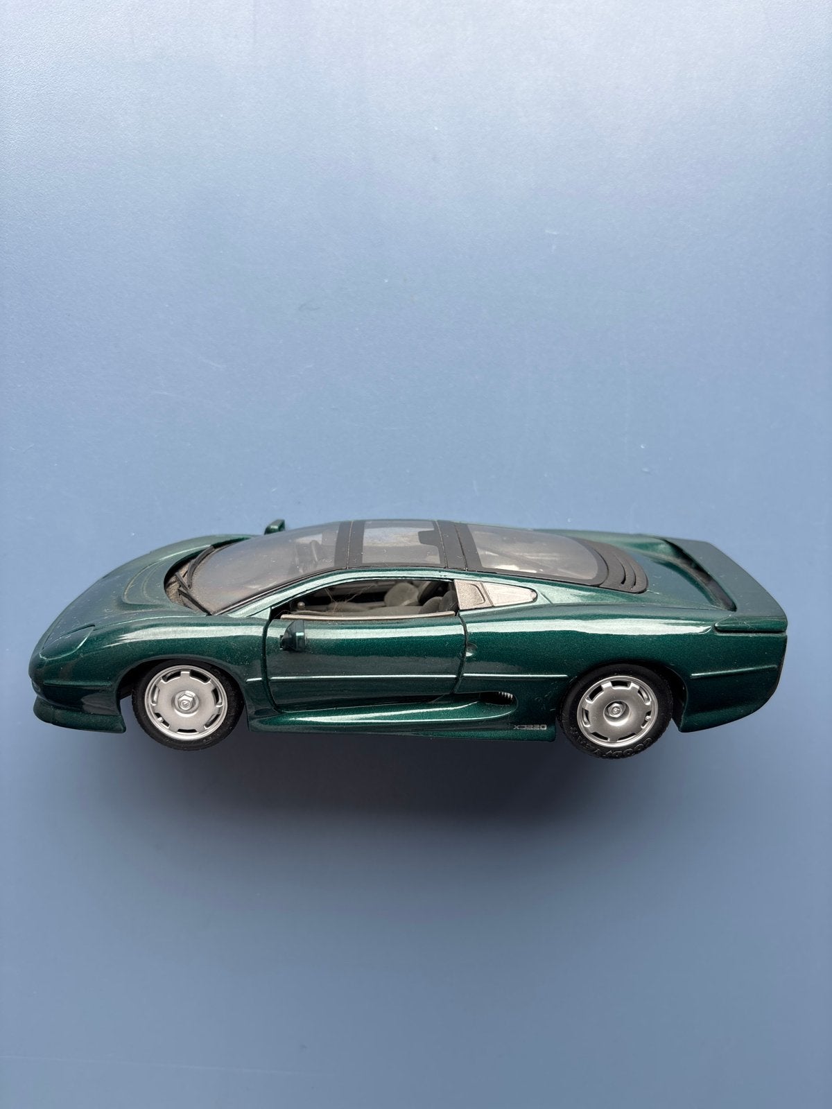 Jaguar XJ220 Schaalmodel 1/24 - Groen, Hobby en Vrije tijd, Modelauto's | 1:24, Ophalen of Verzenden, Gebruikt, Auto, Maisto