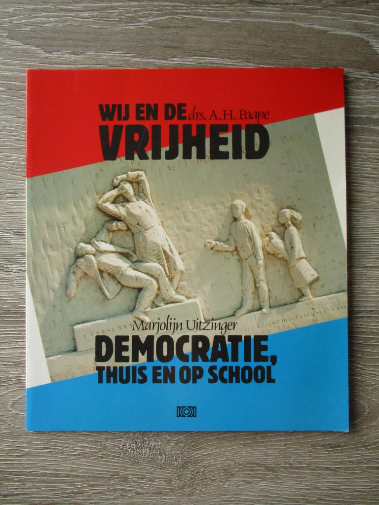 Wij en de vrijheid; Democratie, thuis en op school - Marjo, Ophalen of Verzenden, Gelezen, Nederland