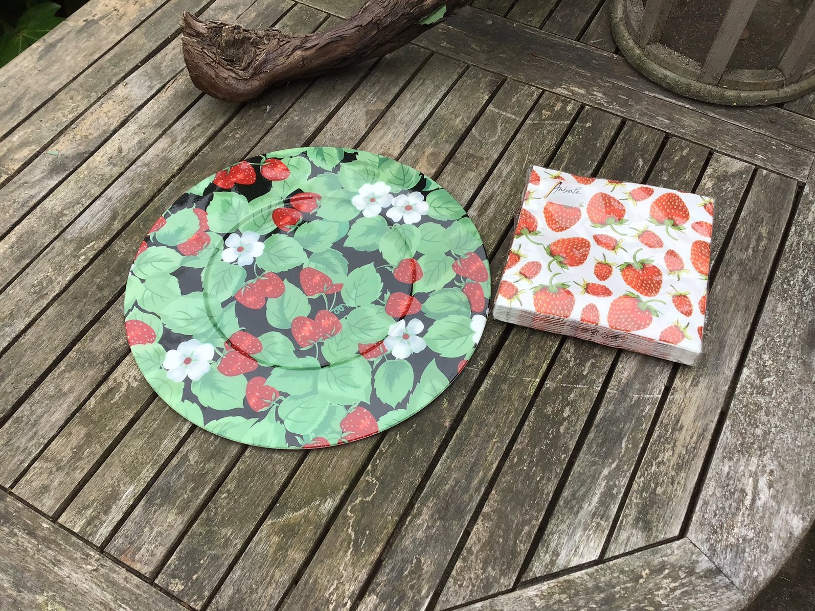 FRUITSCHAAL VAN STP MEBEL ITALY PLUS STRAWBERRIES SERVETTEN, Ophalen of Verzenden, Nieuw, Rond, Overige materialen
