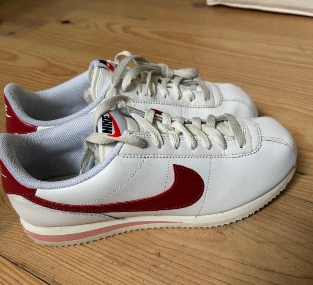 Nike Cortez, wit leer, met rood logo. Maat 42, valt als 41, Wit, Nike, Ophalen of Verzenden, Sneakers of Gympen