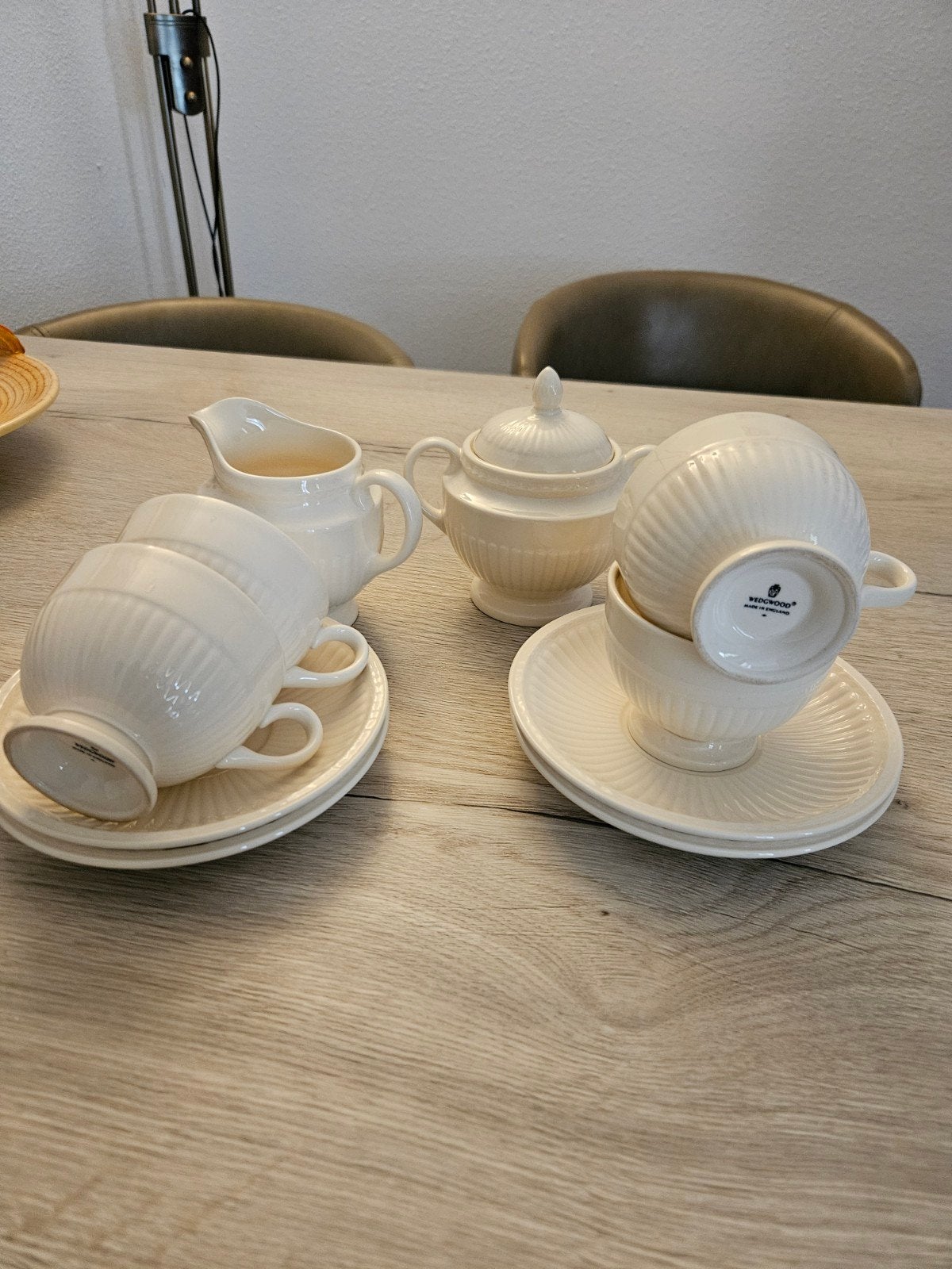 4 kop en schotels ( Wedgewood) met melk/ suikerstel, Ophalen
