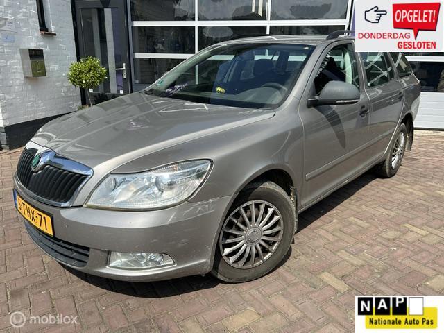 Skoda Octavia Combi 2.0 TDI Ambition * AIRCO * TREKHAAK *, Auto's, Skoda, Voorwielaandrijving, Euro 5, Stof, Gebruikt