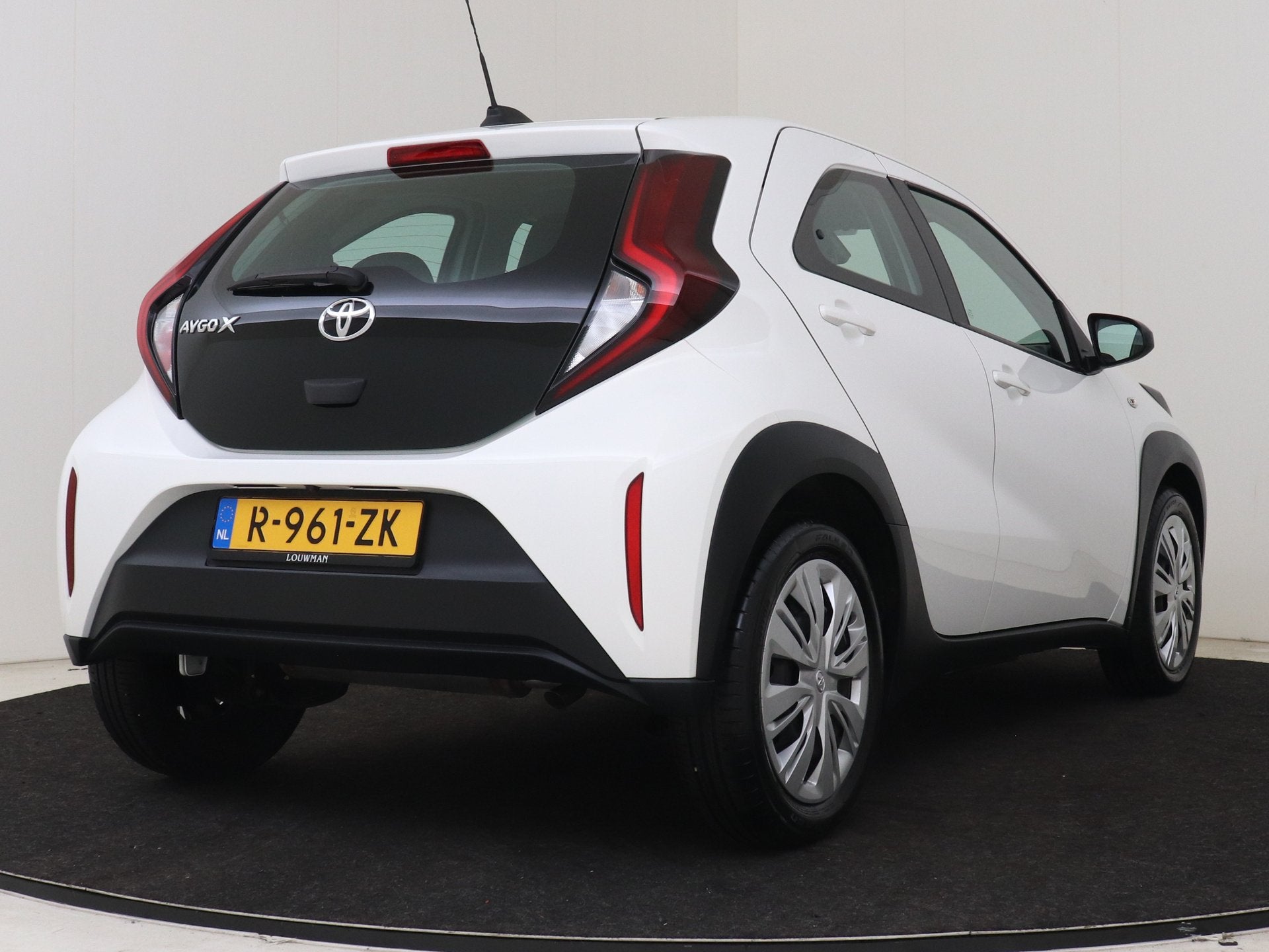 Toyota Aygo X 1.0 VVT-i MT Play | Dealer onderhouden | Apple, Stof, Gebruikt, 920 kg, 4 stoelen