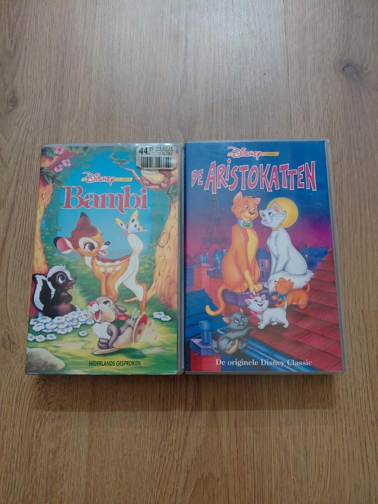 Disney Classics Bambi & De Aristokatten op videoband., Alle leeftijden, Ophalen of Verzenden, Gebruikt, Tekenfilms en Animatie