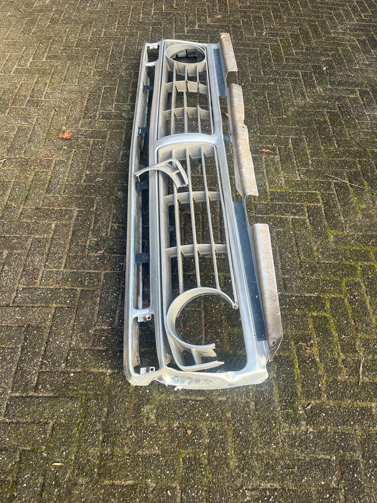 Ford F-250 Grille met schade (gratis af te halen), Gebruikt, Voor, Ophalen of Verzenden, Spatbord
