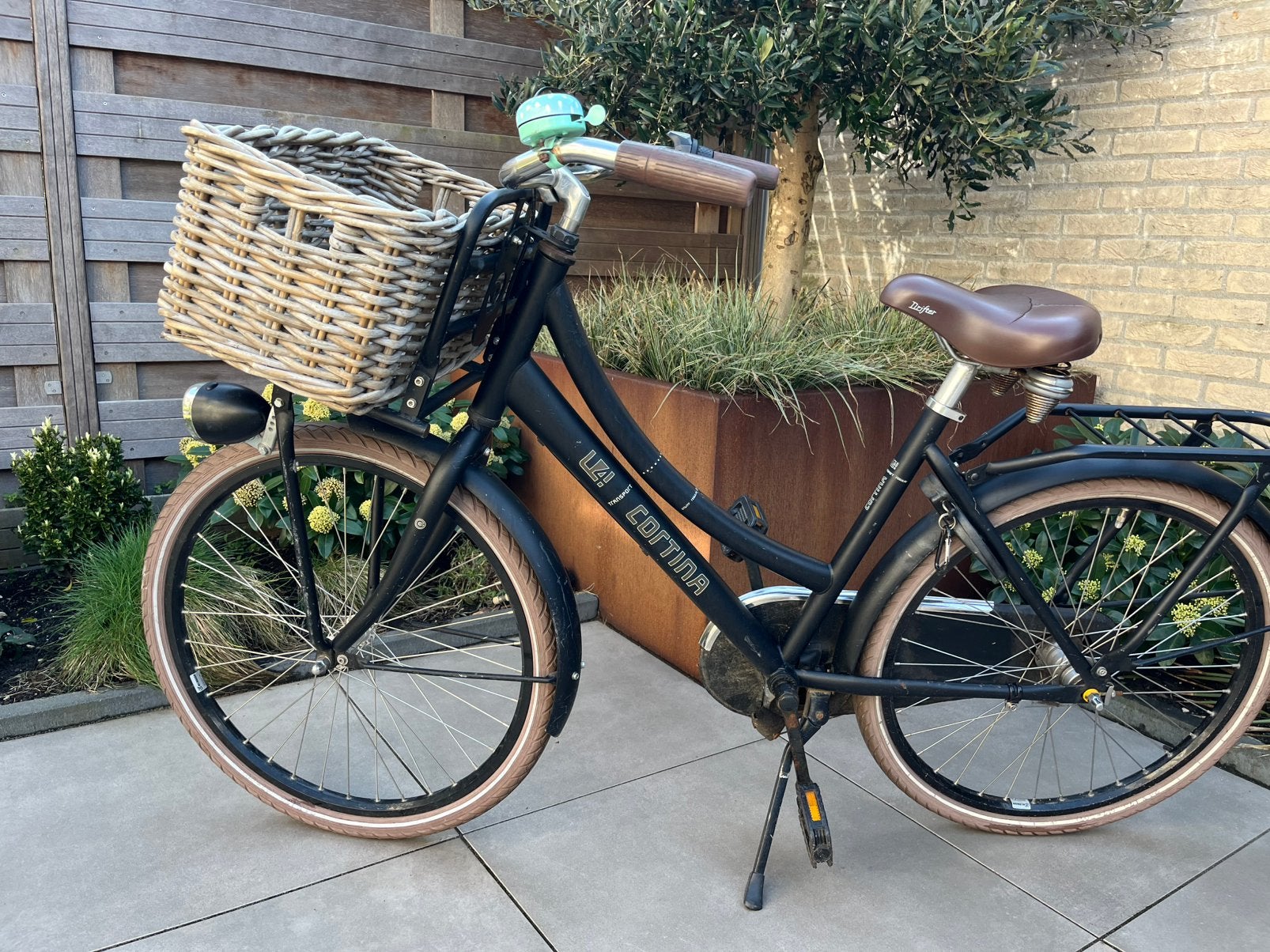 cortina U4 transport fiets zwart 24 inch, Fietsen en Brommers, Ophalen, Gebruikt, Terugtraprem, 20 inch of meer