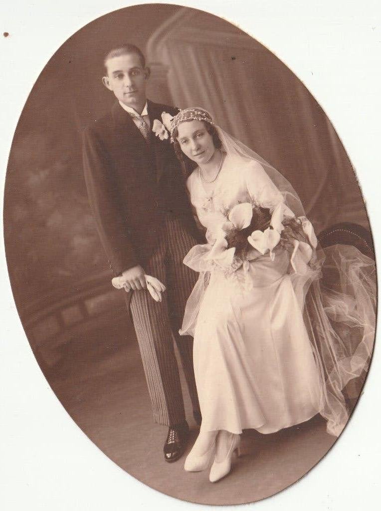fotokaart  -  ovaal  11 op 15  cm  -  trouw koppel, Verzenden, Voor 1940, Zo goed als nieuw