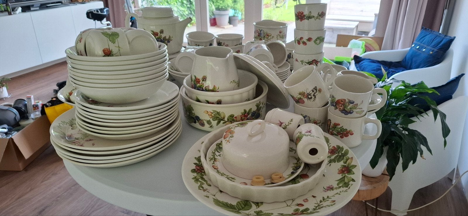 Marjolein Bastin servies - niet helemaal compleet, Huis en Inrichting, Keuken | Servies, Ophalen, Gebruikt, Keramiek, Overige stijlen