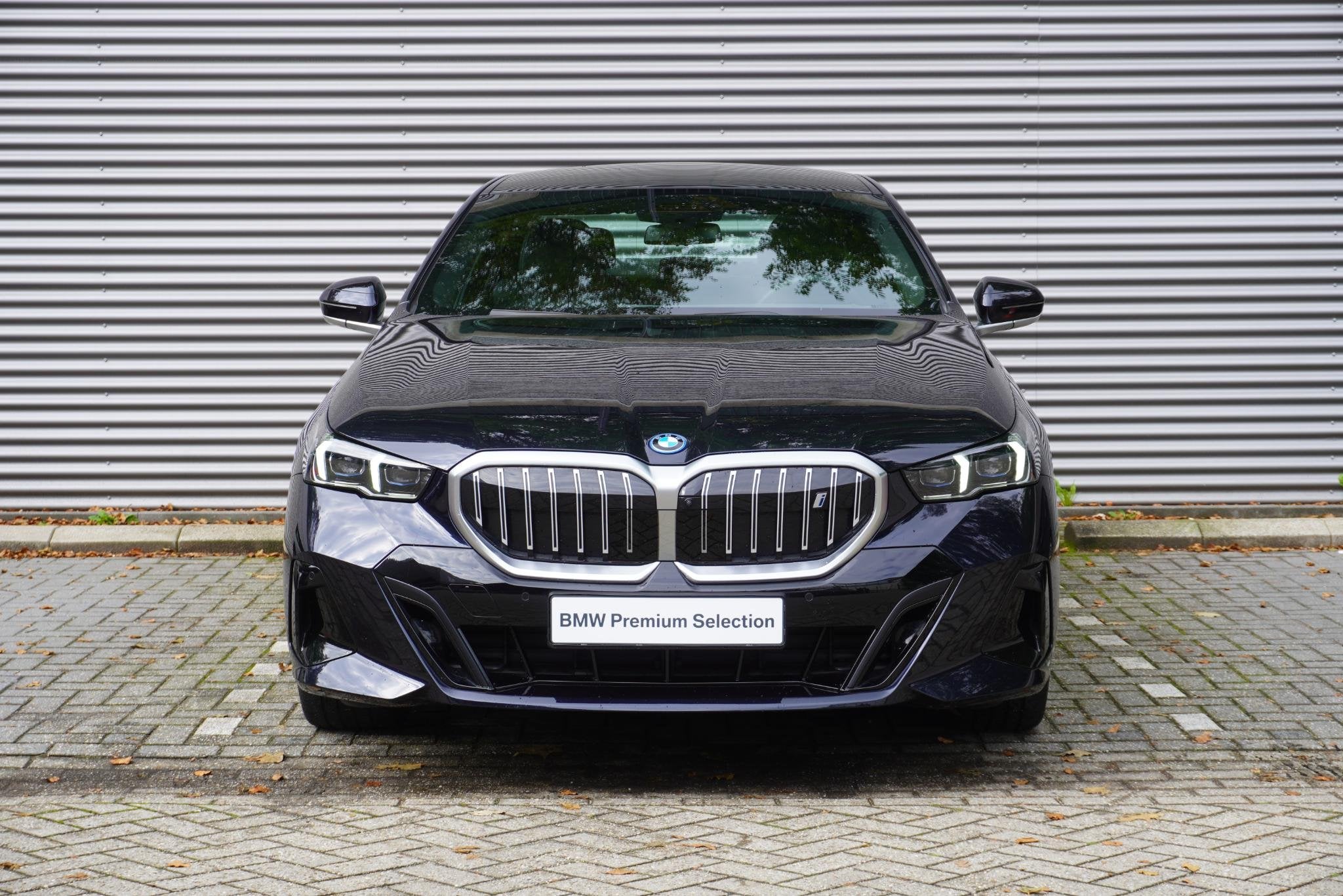 BMW i5 eDrive40 | M Sportpakket | Comfort Pack | Glazen pano, Automaat, Gebruikt, Zwart, Panoramadak