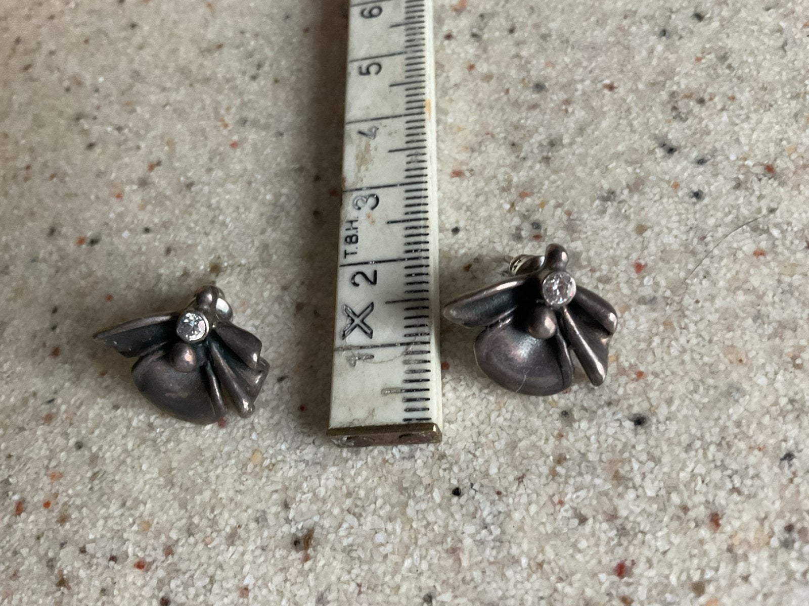 Zilverkleurige oorbellen, Ophalen of Verzenden, Gebruikt, Zilver, Overige materialen