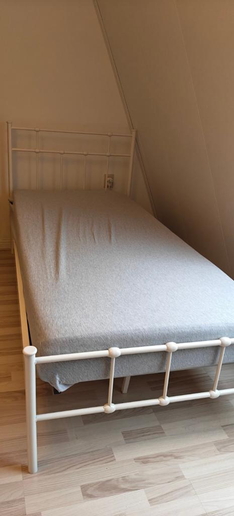 1 pers. bed met matras, (zonder lattenbodem), 90 cm, Eenpersoons, Wit, Ophalen of Verzenden