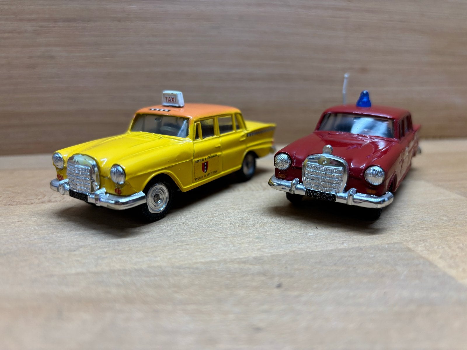 Metosul Mercedes Benz 200 - Taxi en Brandweer (2 stuks), Overige merken, Gebruikt, Auto, M